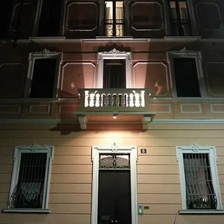 Casa Calicantus Alojamento de Acomodação e Pequeno-almoço Milão